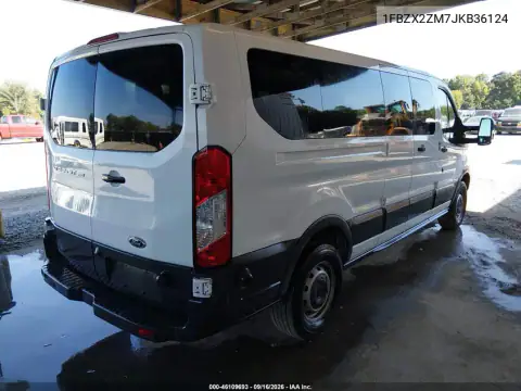 1FBZX2ZM7JKB36124 — 2018 Ford Transit, zdjęcie 5 z IAAI 20.10.2026, Normalne zużycie