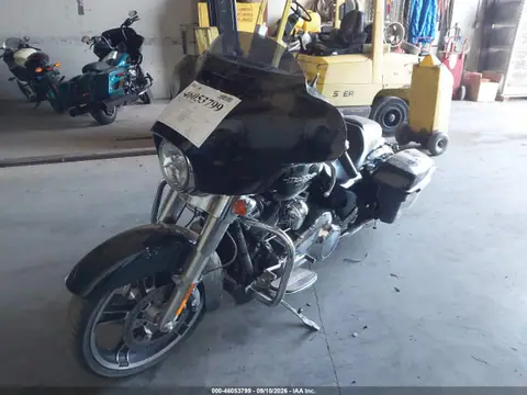 1HD1KBC31KB673675 — 2019 Harley-Davidson FLHX, zdjęcie 2 z IAAI 21.10.2026, Lewy bok