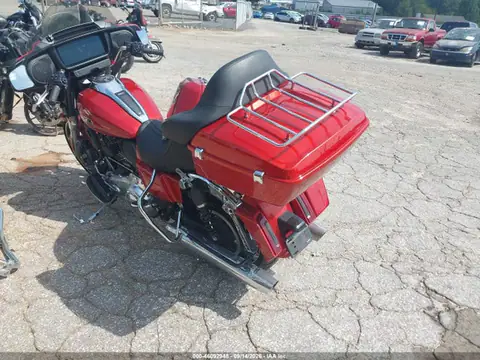 1HD1KB717RB607604 — 2024 Harley-Davidson FLHX, foto 3 de IAAI 27.10.2026, Daños en todo el vehículo