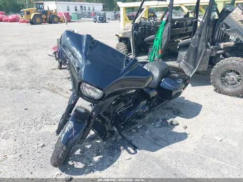 1HD1KB718SB609657 — 2025 Harley-Davidson FLHX, zdjęcie 2 z IAAI 20.10.2026, Prawy bok