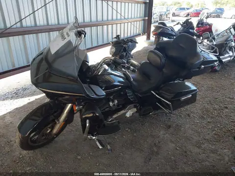 1HD1KGD12JB646526 — 2018 Harley-Davidson Fltru, zdjęcie 2 z IAAI 21.10.2026, Prawy przód