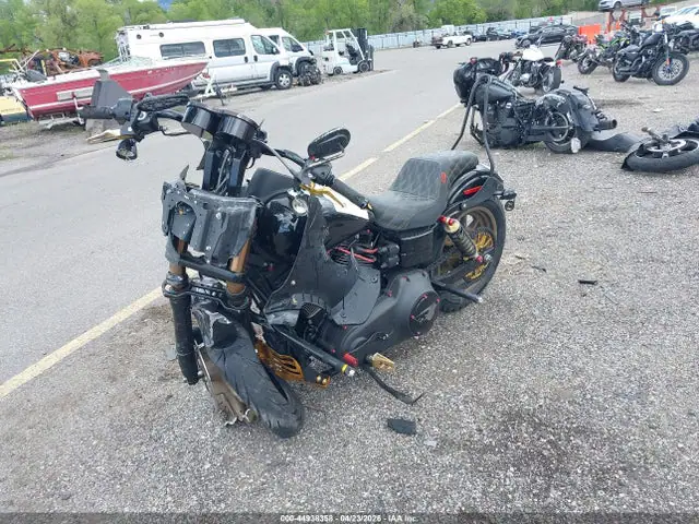1HD1GS81XHC321142 — 2017 Harley-Davidson Fxdls, zdjęcie 2 z IAAI 13.10.2026, Przód