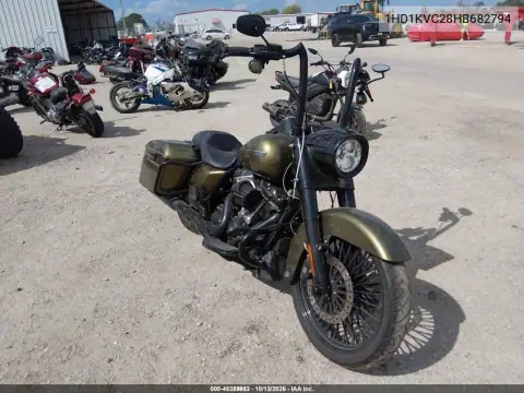 1HD1KVC28HB682794 — 2017 Harley-Davidson Road King, Repossessed, before-repair photos