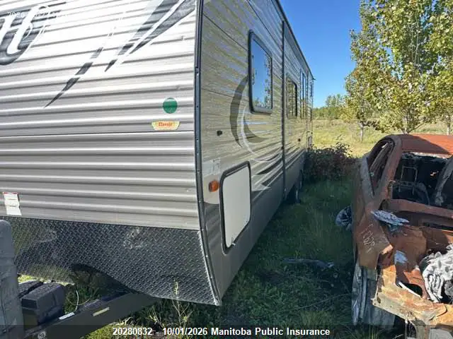 4YDT28B2XG7205134 — 2016 Hideout Trailer, photo 2 from IAAI 13.10.2026, Hail