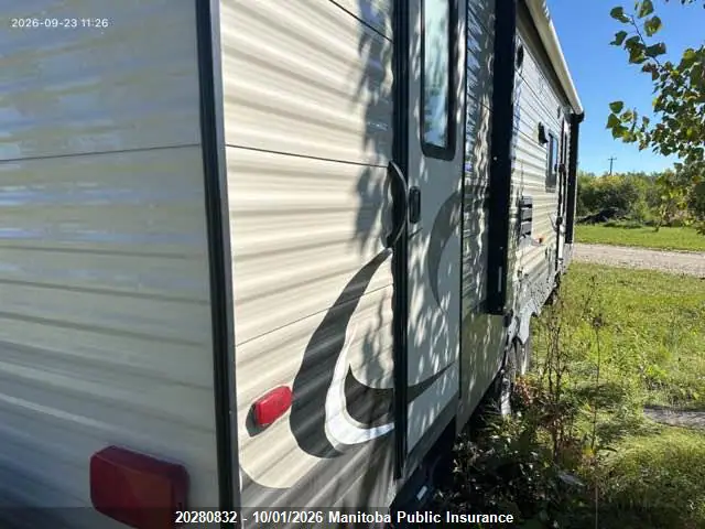 4YDT28B2XG7205134 — 2016 Hideout Trailer, photo 3 from IAAI 13.10.2026, Hail