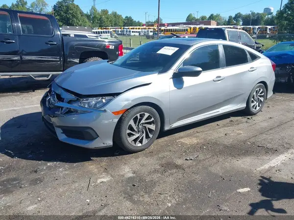 2HGFC2F78JH519250 — 2018 Honda Civic, фото 2 с аукциона IAAI, Передняя часть