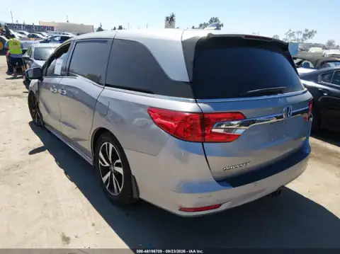 5FNRL6H90JB009370 — 2018 Honda Odyssey, photo 3 from IAAI, Engine fire