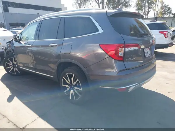 5FNYF5H67KB007426 — 2019 Honda Pilot, photo 3 from IAAI, Left and right sides