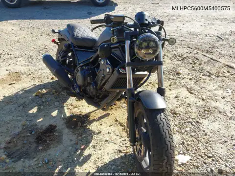MLHPC5600M5400575 — 2021 Honda Rebel, Передняя и задняя части, фото до ремонта