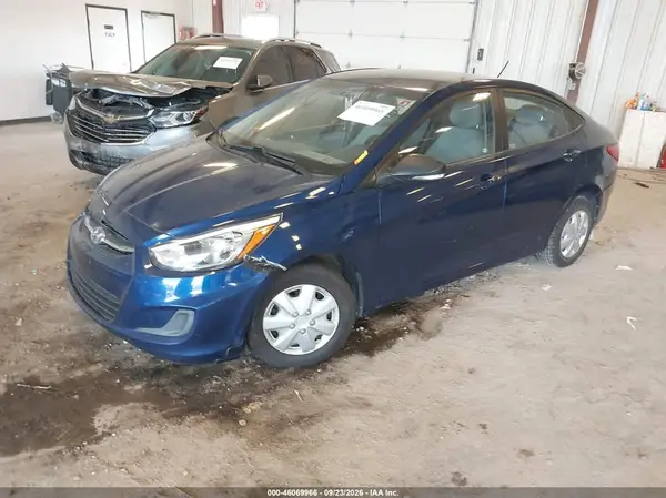 KMHCT4AE5GU967904 — 2016 Hyundai Accent, photo 2 from IAAI, Normal wear
