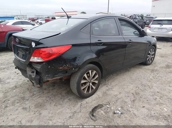 KMHCT4AE1HU318943 — 2017 Hyundai Accent, photo 4 from IAAI 14.10.2026, Front and rear