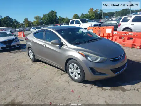 5NPDH4AE7GH794679 — 2016 Hyundai Elantra, Передняя и задняя части, фото до ремонта