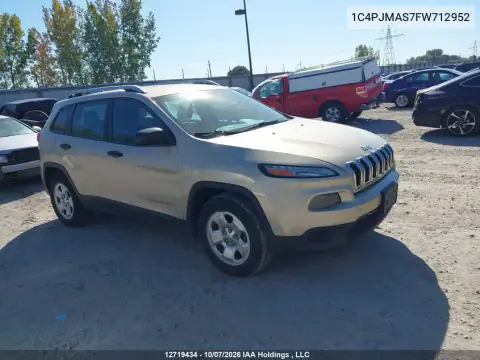 1C4PJMAS7FW712952 — 2015 Jeep Cherokee, უკანა ნაწილი, ფოტოები შეკეთებამდე