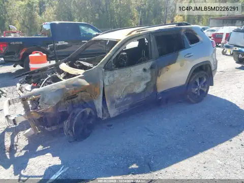 1C4PJMLB5MD226291 — 2021 Jeep Cherokee, foto 2 de IAAI, Incendio