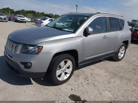 1C4NJDEB8GD724302 — 2016 Jeep Compass, photo 2 from IAAI 21.10.2026, Normal wear