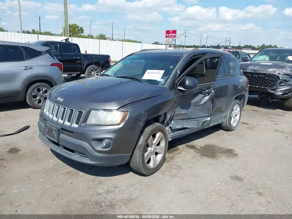 1C4NJCBA4GD670499 — 2016 Jeep Compass, фото 2 с аукциона IAAI, Левый бок