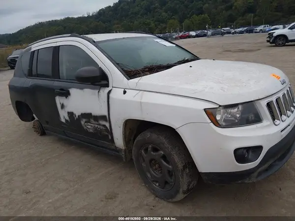 1C4NJCBA1GD525632 Jeep Compass 2016 — Not reported damage, before-repair photo