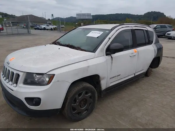 1C4NJCBA1GD525632 — 2016 Jeep Compass, photo 2 from IAAI, Not reported