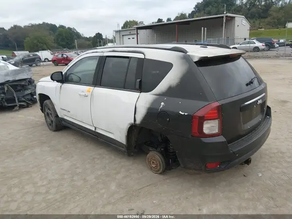 1C4NJCBA1GD525632 — 2016 Jeep Compass, photo 3 from IAAI, Not reported