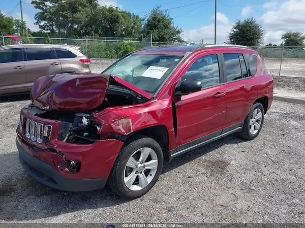 1C4NJCBA0GD560680 — 2016 Jeep Compass, zdjęcie 2 z IAAI, Przód
