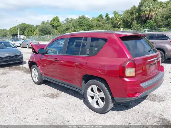 1C4NJCBA0GD560680 — 2016 Jeep Compass, zdjęcie 3 z IAAI, Przód