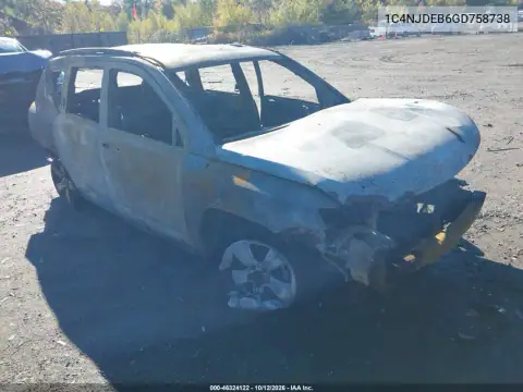 1C4NJDEB6GD758738 — 2016 Jeep Compass, Pożar, zdjęć przed naprawą