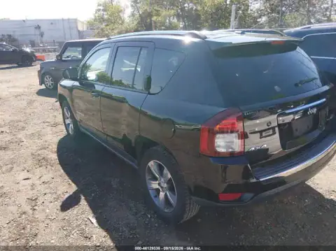 1C4NJDEB9HD139634 — 2017 Jeep Compass, photo 3 from IAAI 24.09.2026, Normal wear