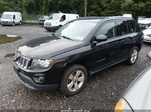 1C4NJDEB4HD176624 — 2017 Jeep Compass, zdjęcie 2 z IAAI, Normalne zużycie