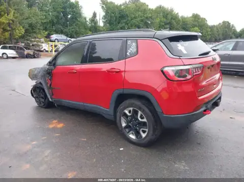3C4NJDDB7HT631140 — 2017 Jeep Compass, photo 3 from IAAI, Engine fire