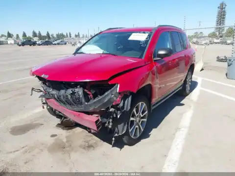 1C4NJDBB0HD129398 — 2017 Jeep Compass, zdjęcie 2 z IAAI, Przód