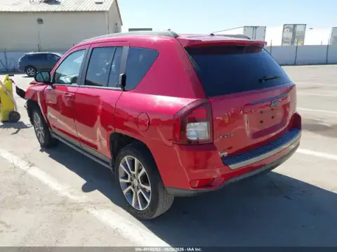 1C4NJDBB0HD129398 — 2017 Jeep Compass, zdjęcie 3 z IAAI, Przód