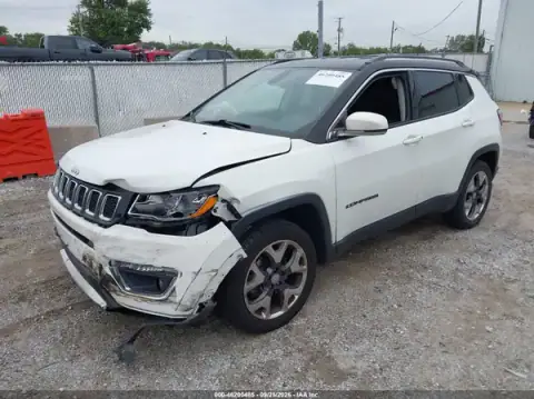 3C4NJDCB0HT679676 — 2017 Jeep Compass, photo 2 from IAAI, Left front