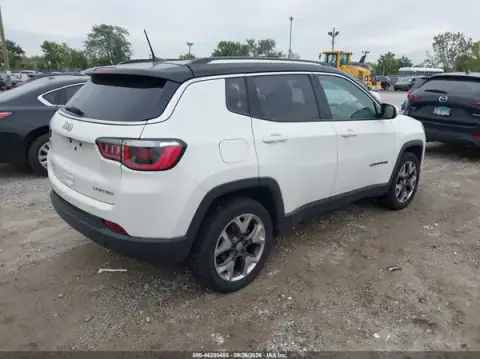 3C4NJDCB0HT679676 — 2017 Jeep Compass, photo 4 from IAAI, Left front