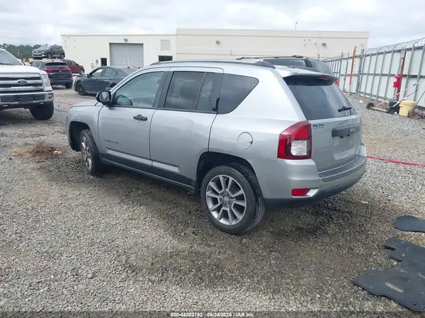 1C4NJCBA4HD173843 — 2017 Jeep Compass, photo 3 from IAAI, Right side