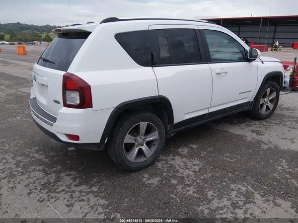 1C4NJDEB2HD167923 — 2017 Jeep Compass, photo 4 from IAAI, Normal wear