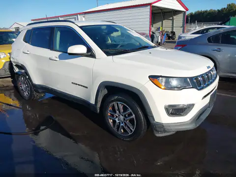 3C4NJDBB8HT597339 — 2017 Jeep Compass, задняя часть справа, фото до ремонта