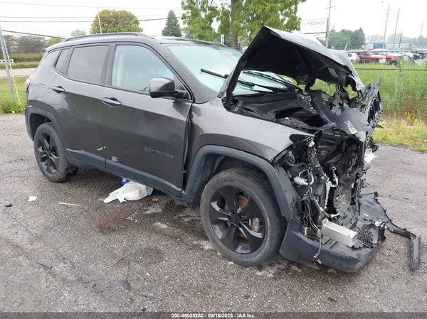 3C4NJDBB3JT314402 — 2018 Jeep Compass, Передняя часть (Front End), фото до ремонта
