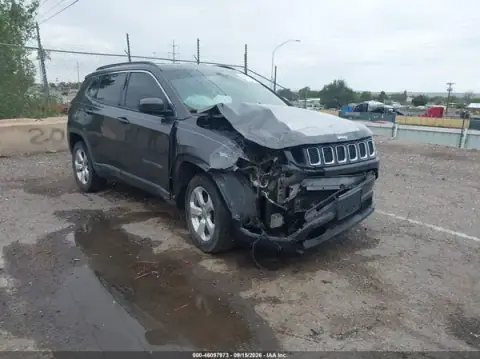 3C4NJDBB0JT131779 — 2018 Jeep Compass, передняя часть справа (Right Front), фото до ремонта