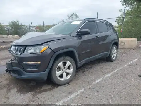 3C4NJDBB0JT131779 — 2018 Jeep Compass, zdjęcie 2 z IAAI, Prawy przód