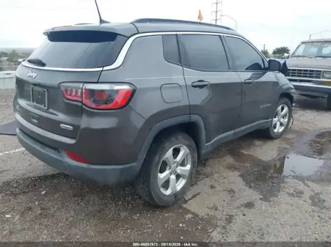 3C4NJDBB0JT131779 — 2018 Jeep Compass, zdjęcie 4 z IAAI, Prawy przód