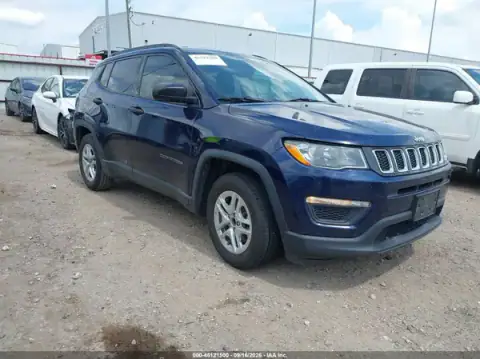 3C4NJCAB7JT105529 — 2018 Jeep Compass, Inundación (Flood), fotos antes de reparar