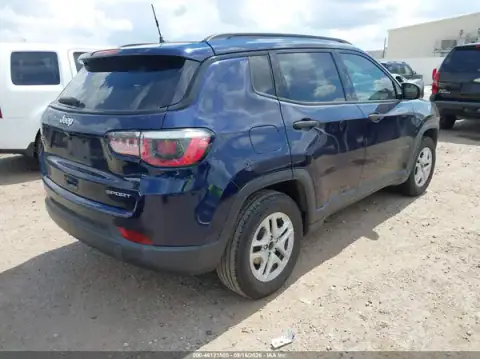 3C4NJCAB7JT105529 — 2018 Jeep Compass, photo 4 from IAAI, Flood