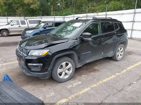 3C4NJDBB7JT185533 — 2018 Jeep Compass, zdjęcie 2 z IAAI 19.10.2026, Przód