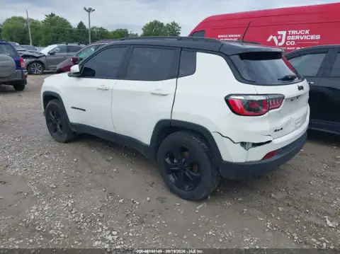 3C4NJDBBXJT394698 — 2018 Jeep Compass, фото 3 с аукциона IAAI 04.10.2026, задняя часть слева