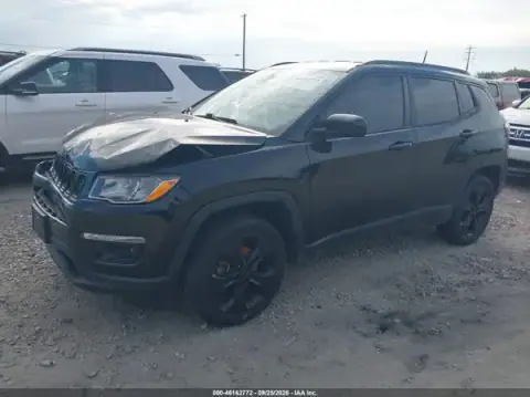 3C4NJDBB2JT320613 — 2018 Jeep Compass, zdjęcie 2 z IAAI, Przód