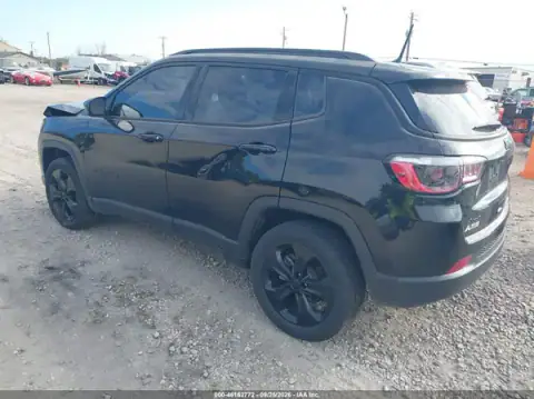 3C4NJDBB2JT320613 — 2018 Jeep Compass, photo 3 from IAAI, Front end