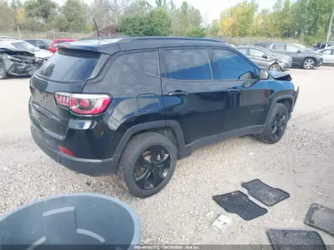 3C4NJDBB2JT320613 — 2018 Jeep Compass, photo 4 from IAAI, Front end