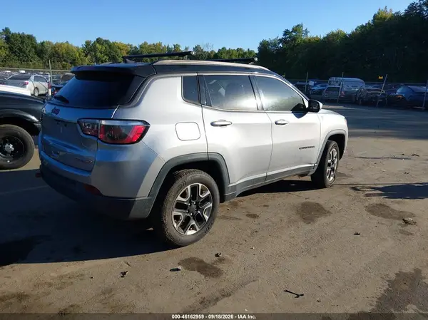 3C4NJDDB5JT413042 — 2018 Jeep Compass, фото 4 с аукциона IAAI 09.10.2026, Естественный износ