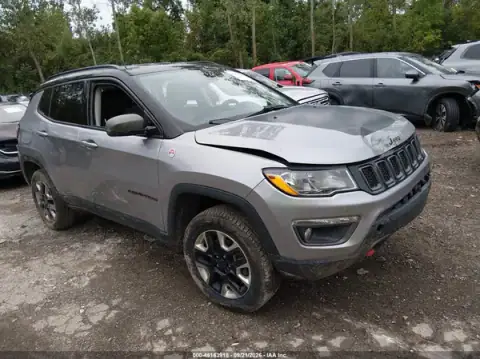3C4NJDDB9JT174725 — 2018 Jeep Compass, Lewy bok (Left Side), zdjęć przed naprawą