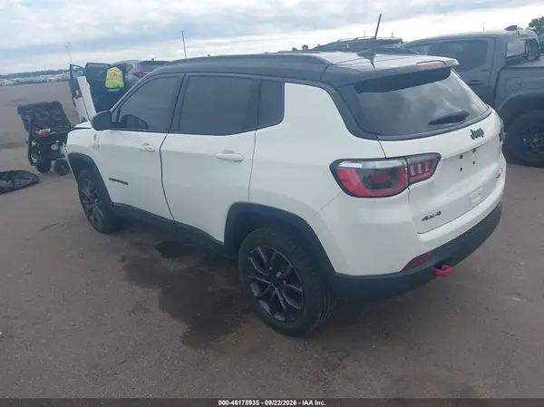 3C4NJDDB4JT234796 — 2018 Jeep Compass, photo 3 from IAAI 19.10.2026, Front end